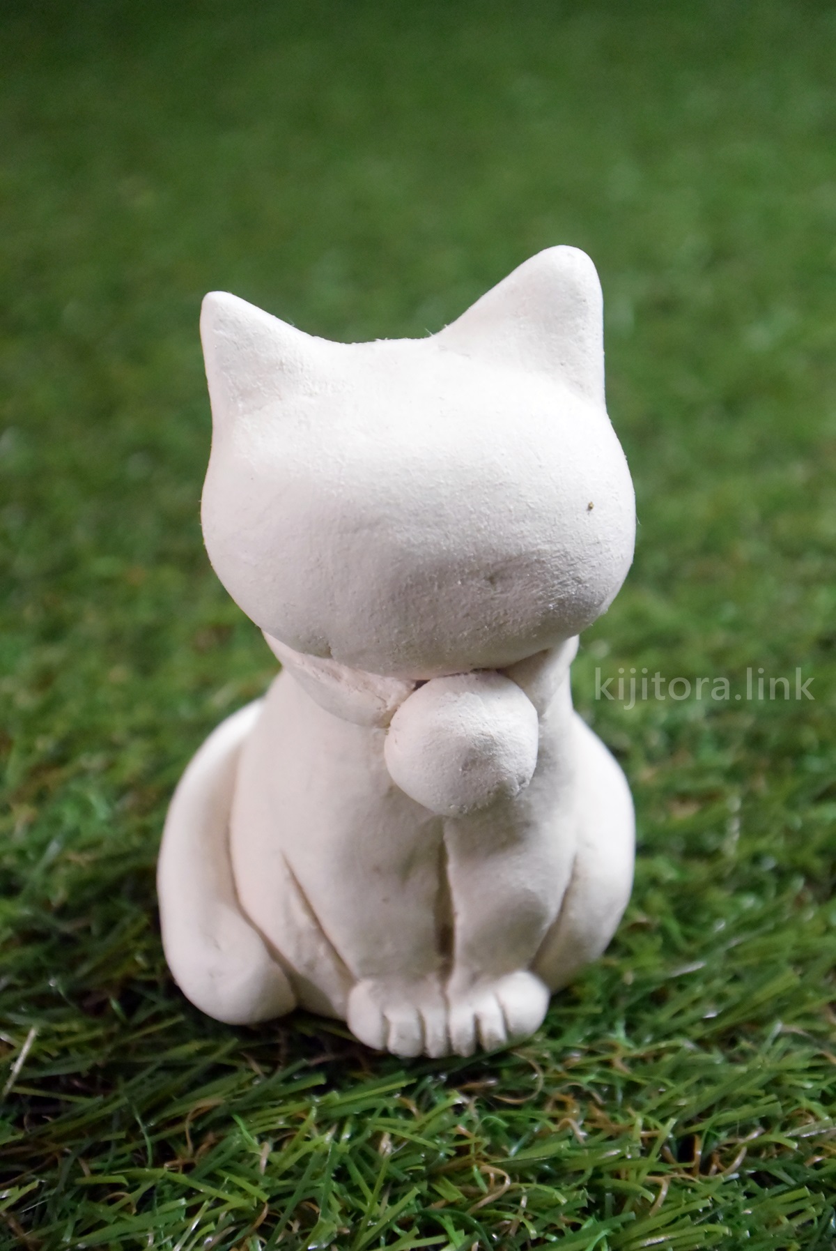 意外に簡単 ダイソーの石粉粘土でお座り猫を作ってみた